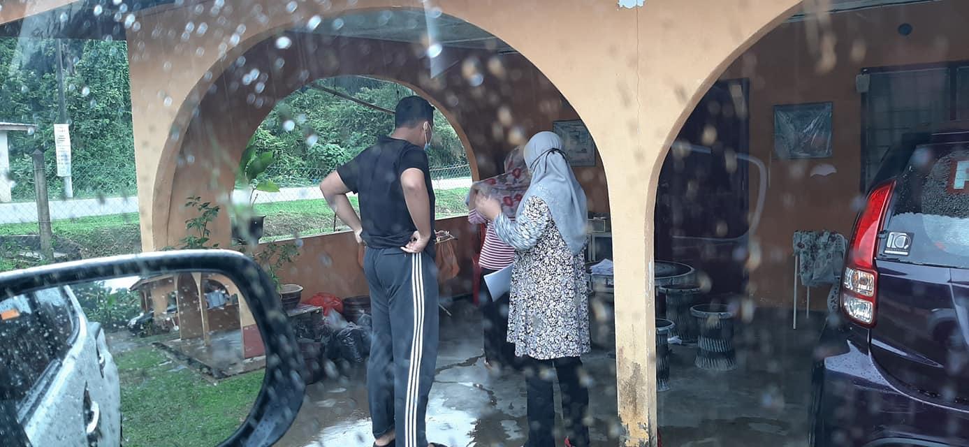 Sanggup Redah Hujan Serah Homework Di Rumah Pelajar, Sikap Mulia Guru Dipuji