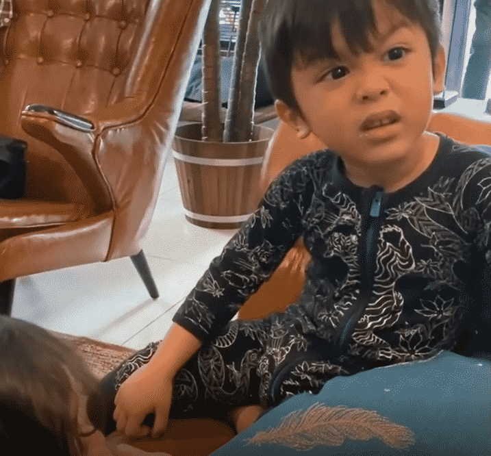 [VIDEO] Sangkut Train Pada Rambut Adik, Syatilla ‘Pening’ Layan Perangai Anak