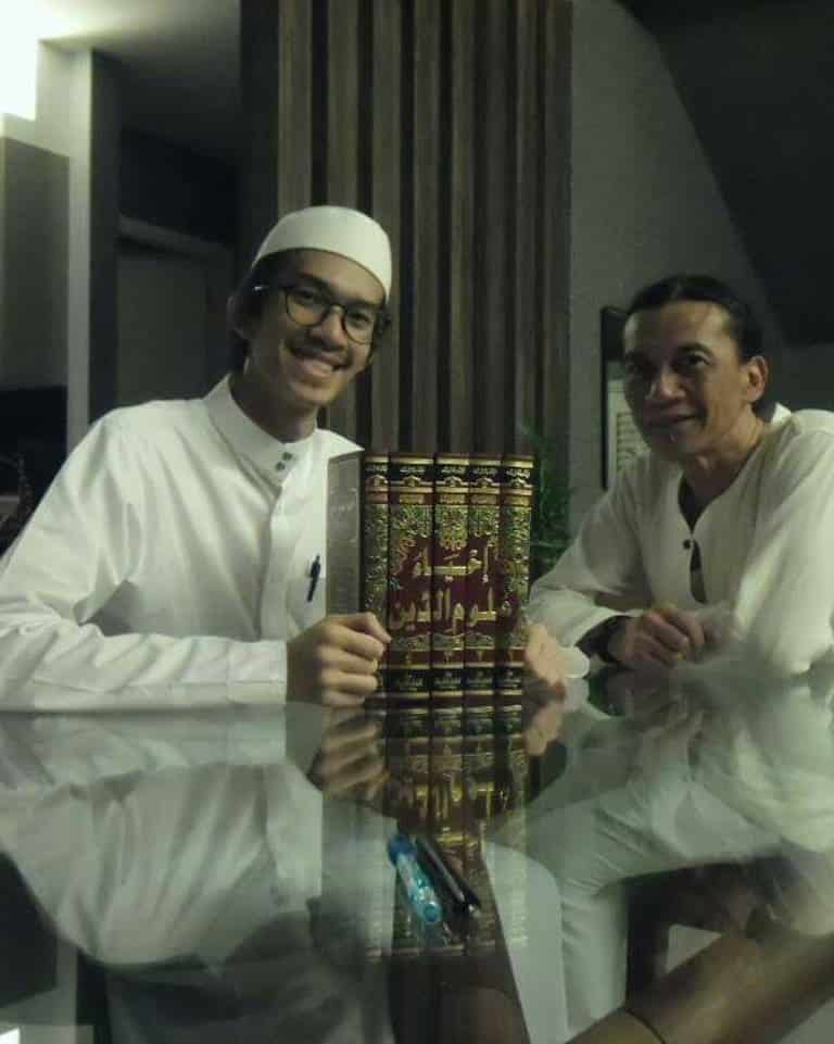 [VIDEO] Duet Dengan Marsha Dipuji, Yantzen Menangis Terima Kejutan Dari Anak