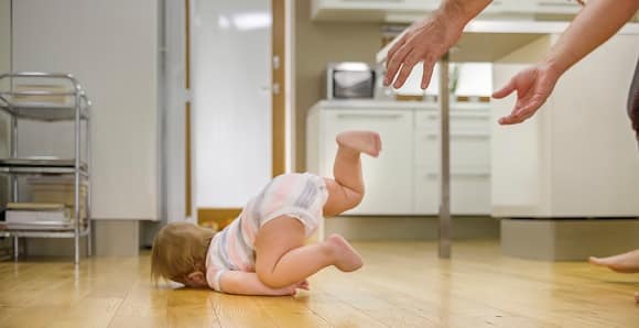 Jangan Ambil Mudah Anak Terhantuk Kepala, Ini Langkah Yang Ibu Bapa Kena Tahu