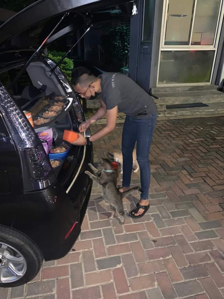 Siap Car Booth, Lelaki Kreatif Dipuji Kongsi Rezeki Dengan ‘Si Bulus’ Jalanan