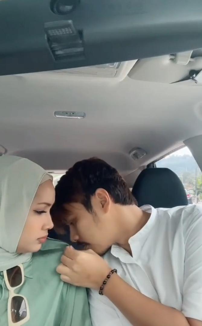 [VIDEO] Suami Complaint Konon Bau Badan, Reaksi Spontan Isteri Bikin Dekah