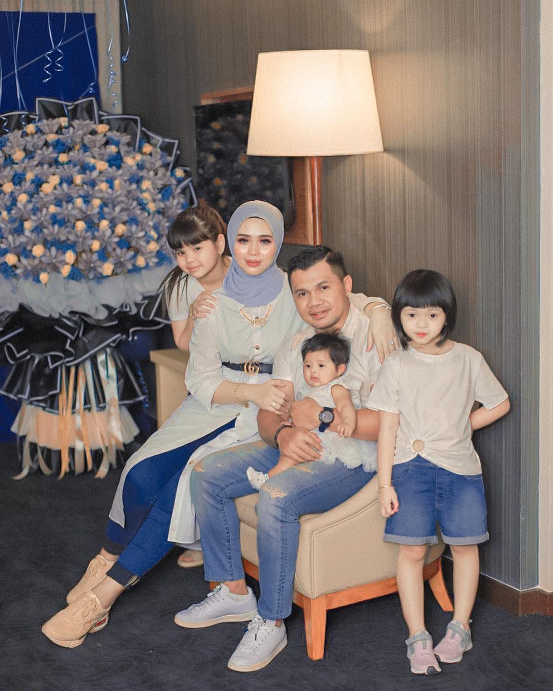 Resign Kerja Demi Isteri, Lelaki Terkejut Dapat Bunga Duit Purple ‘Gergasi’