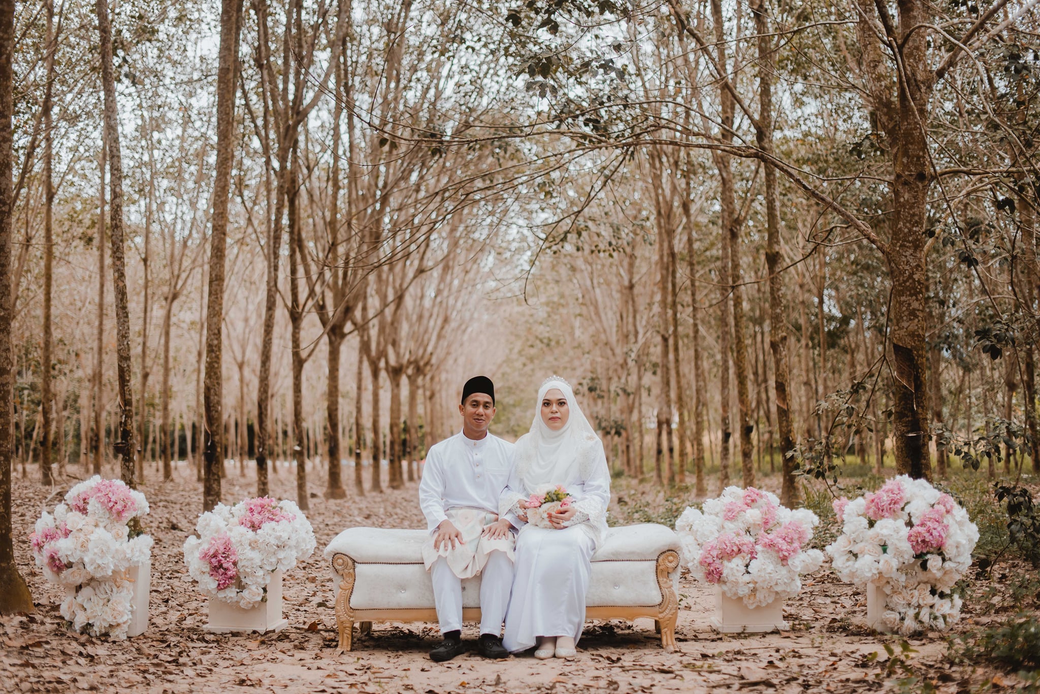 Pengantin Nikah Kat Kebun Getah Ala Musim Luruh, Rupanya Ini Kisah Sebenar