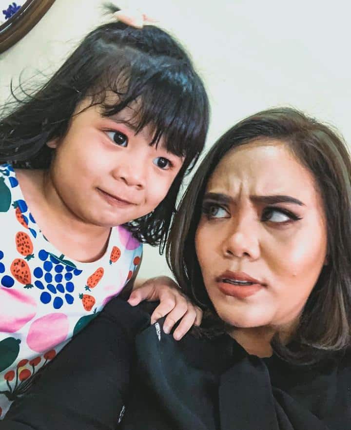[VIDEO] Niat Nak Bermanja Time Anak Bad Mood, Sekali Mak Dapat Penampar Free