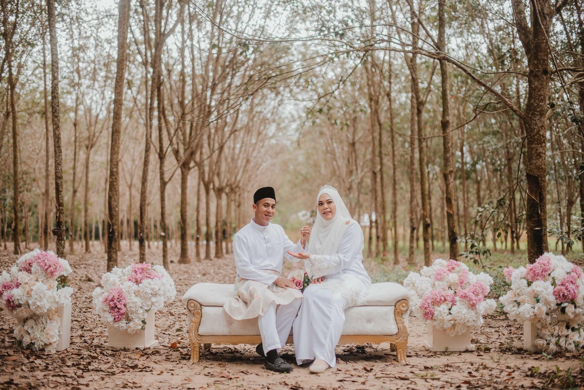 Pengantin Nikah Kat Kebun Getah Ala Musim Luruh, Rupanya Ini Kisah Sebenar
