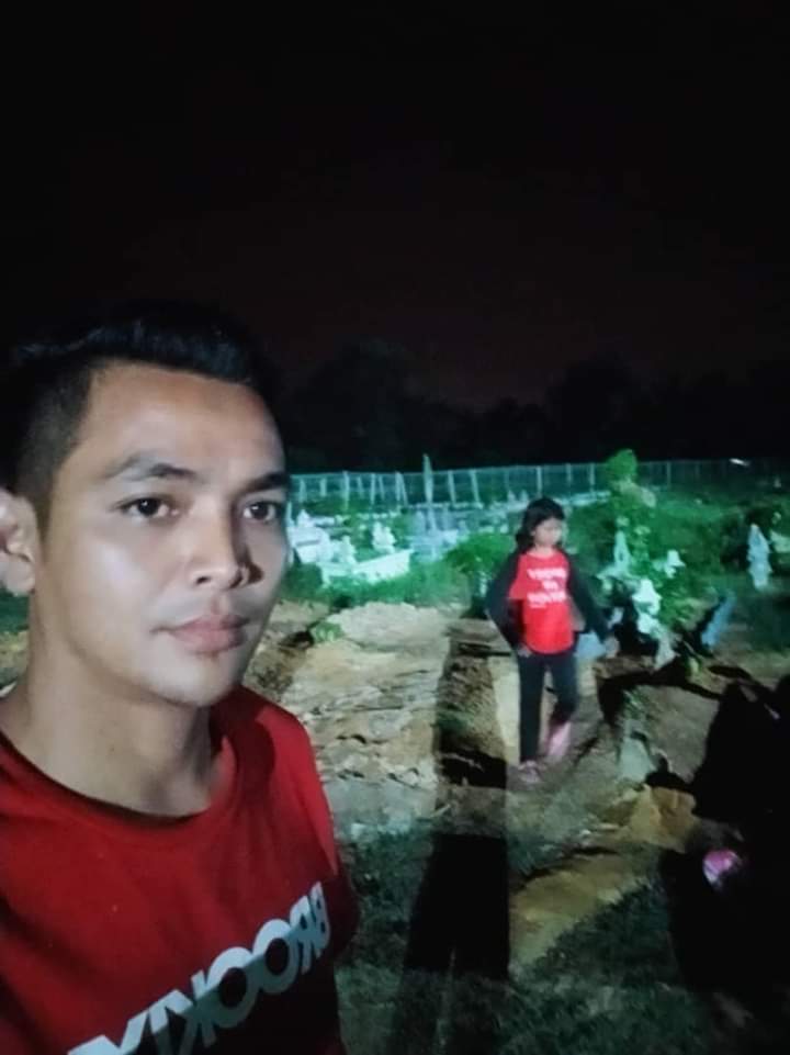 ‘Cuak’ Nampak Budak Tengah Malam Di Kubur, Rupanya Nak Lepas Rindu Pada Mak