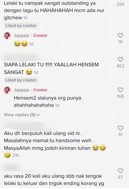 [VIDEO] Menari Slow Mo TikTok, Gadis Malu Habis Kantoi Dengan Senior Handsome