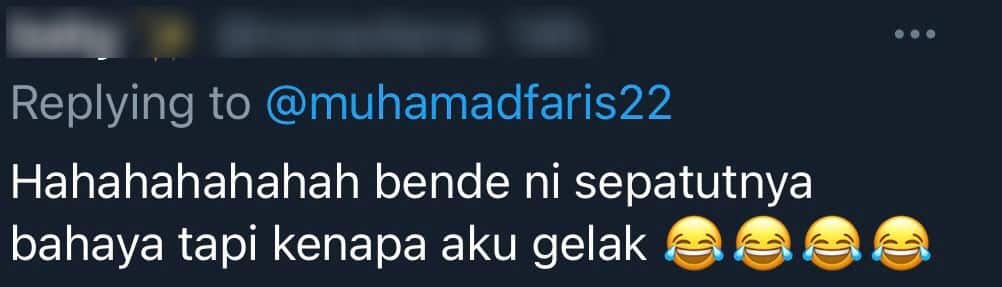 [VIDEO] Gaya Macam Filem Titanic, Pemuda Selamba Tidur Atas Tilam Redah Banjir