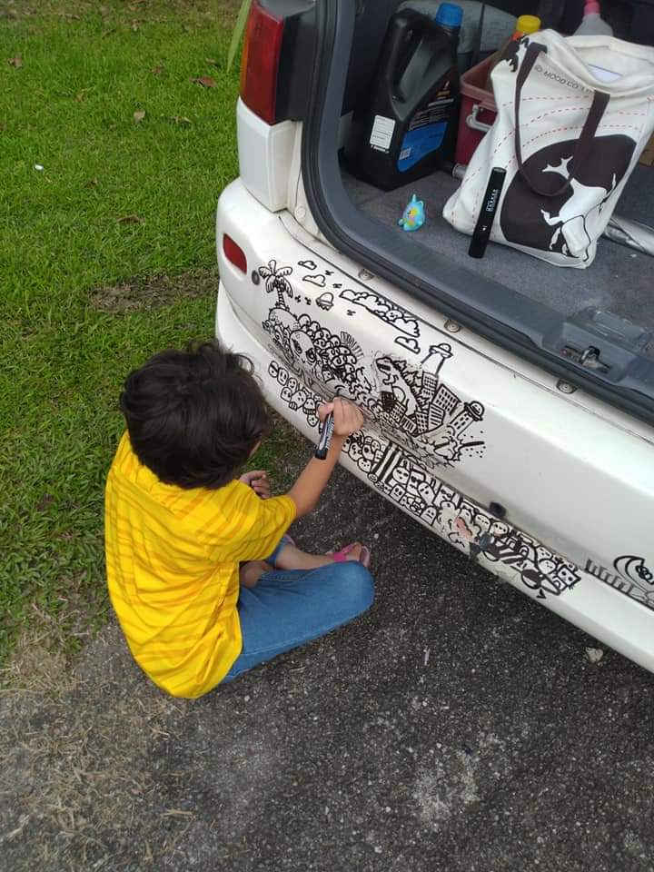 Lukisan Anak Gempak Habis, Ayah Support Minat Siap Bagi Conteng Kereta