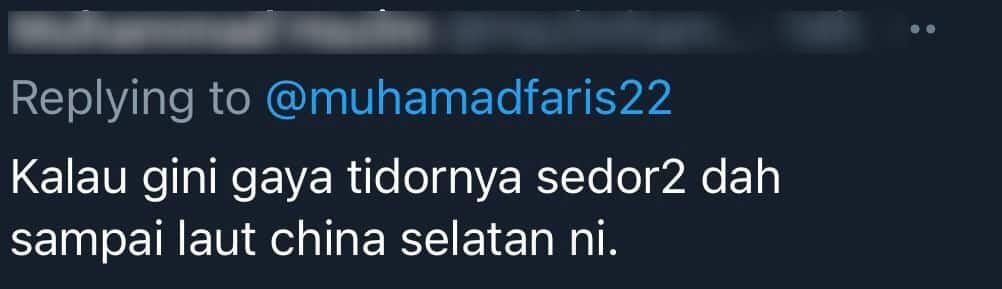 [VIDEO] Gaya Macam Filem Titanic, Pemuda Selamba Tidur Atas Tilam Redah Banjir