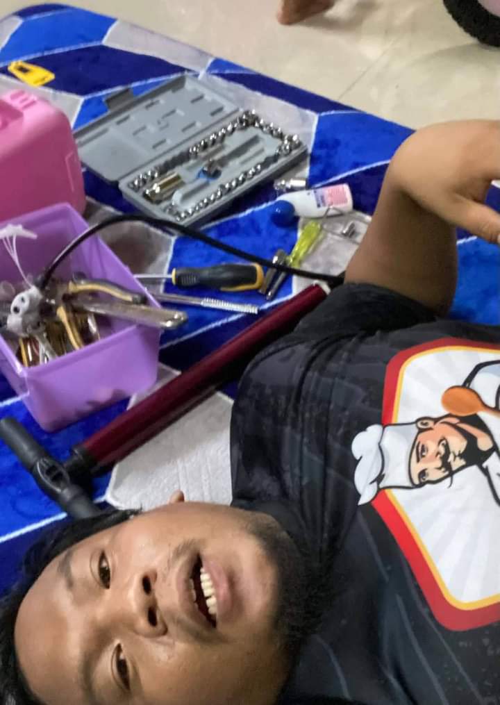 2 Hari Suami Struggle Pasang Basikal Anak, Pelik Mana Bini Simpan Duit Baki