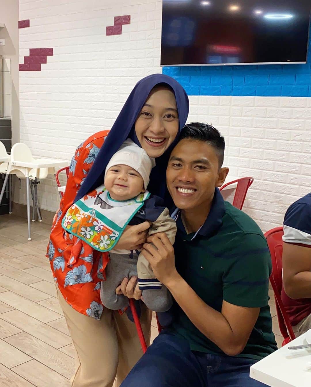[VIDEO] Anak Dayah Bakar Cepat Mesra, Walau First Time Jumpa Ayah Sejak Lahir