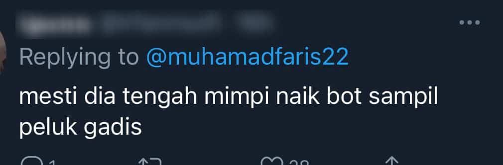[VIDEO] Gaya Macam Filem Titanic, Pemuda Selamba Tidur Atas Tilam Redah Banjir