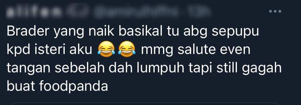 Dah Nampak Pun Masih Bawa Laju, Food Rider Basikal Pasrah Kena Tempias Lecak