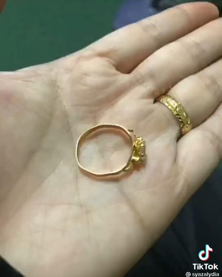 [VIDEO] Kerja Lasak Sampai Cincin Kemik, Gadis Reda Kena Bebel Encik Tunang