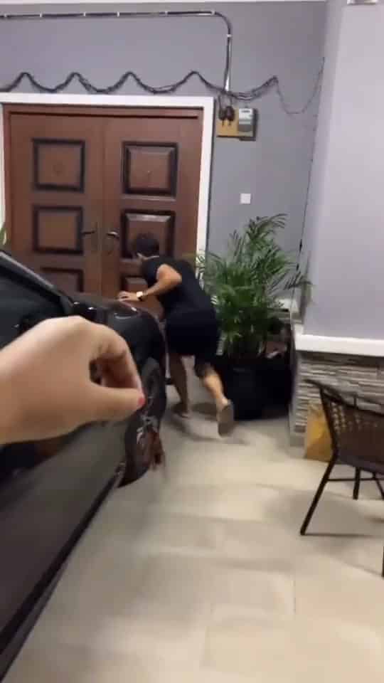 [VIDEO] “Astaghfirullah Sayang”-Isteri Kejar Baling Lipas, Suami Lari Ketakutan