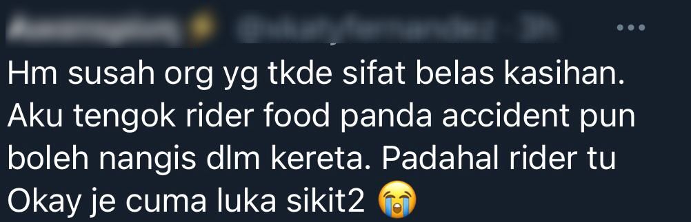 Dah Nampak Pun Masih Bawa Laju, Food Rider Basikal Pasrah Kena Tempias Lecak