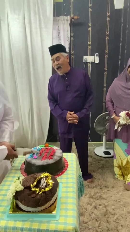 [VIDEO] Pengantin Dah Nak Potong Kek, Ayah Nyanyikan Lagu Kahwin Panjang Sangat