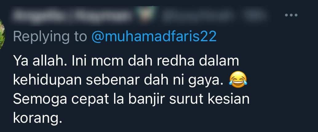[VIDEO] Gaya Macam Filem Titanic, Pemuda Selamba Tidur Atas Tilam Redah Banjir