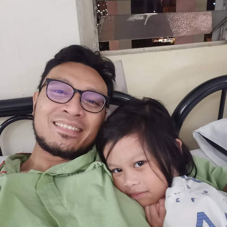 Anak Berani Naik Ambulans Sorang, Akhirnya Bersatu Dengan Ayah Kuarantin Sekali