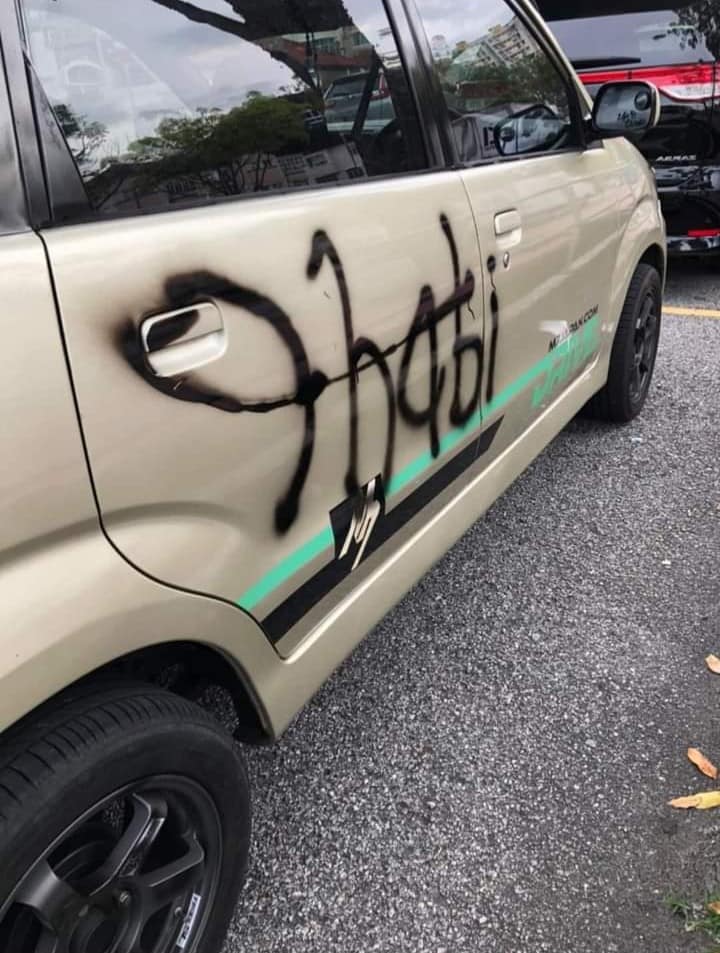 Tular Budak ‘Spray’ B*bi Di Kereta, Kini Diburu Polis