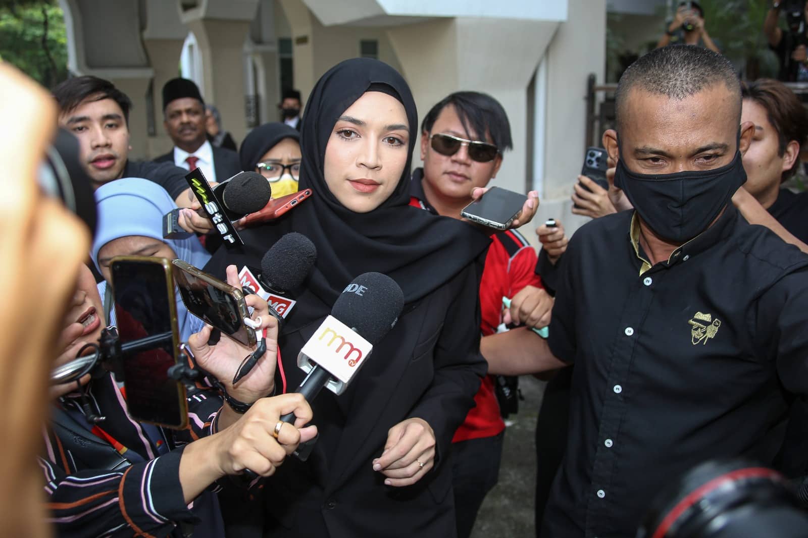Farid Ambil Langkah Cuba Memujuk, Diana Tepis Dakapan Tanda Tidak Mahu Berdamai