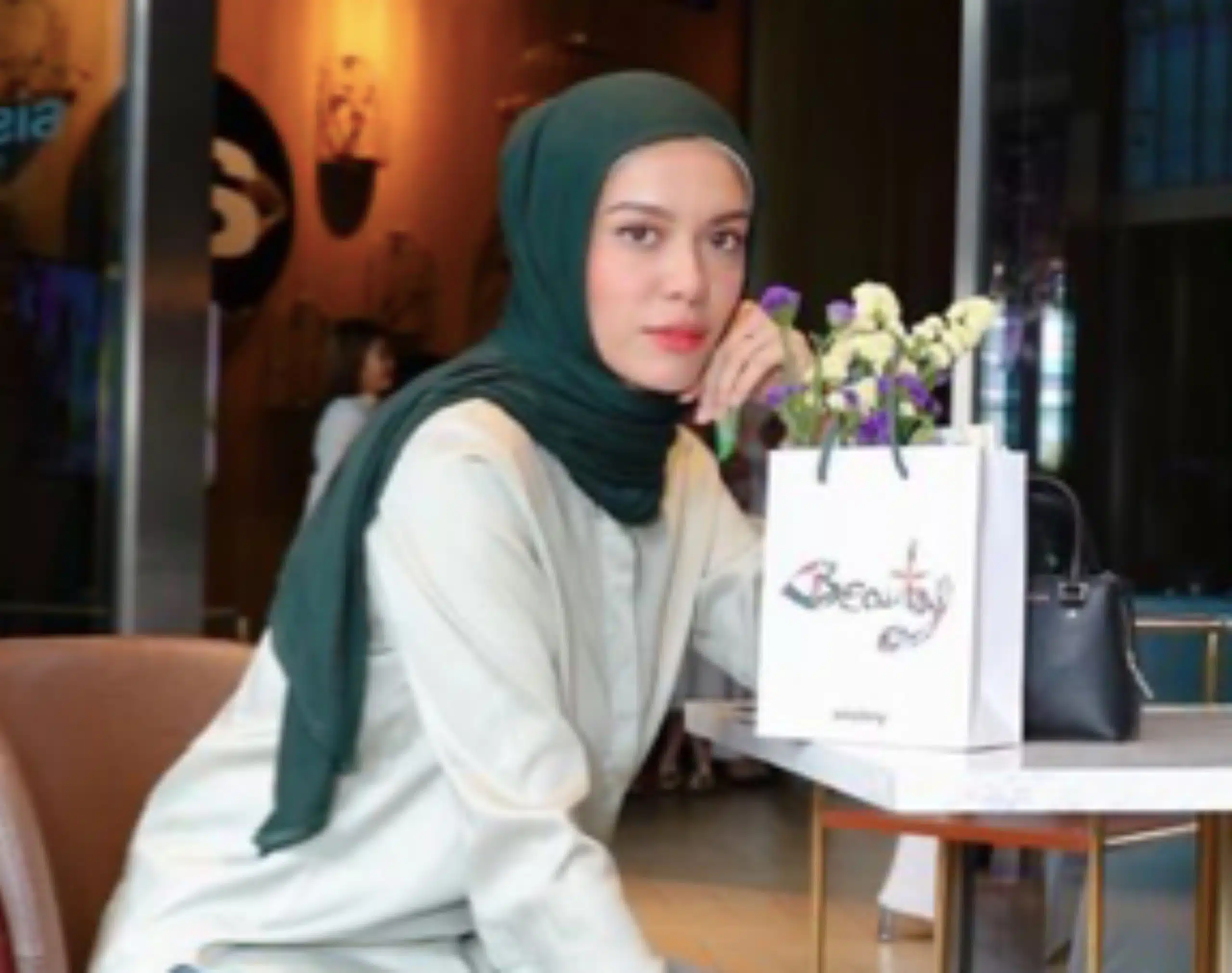Padam Foto & Video Di IG, Julia Farhana Sudah Berhijab
