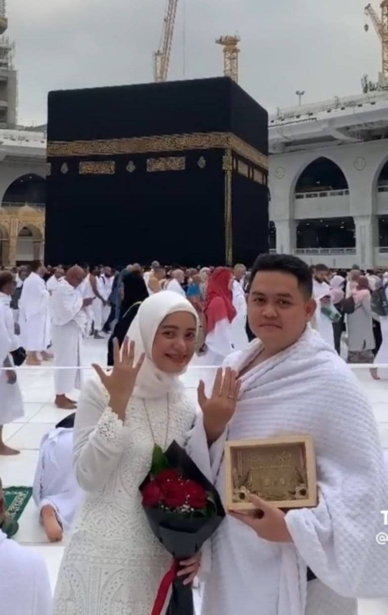 Bernikah Bersaksikan Kaabah, Netizen Luah Rasa Kagum dan Teruja